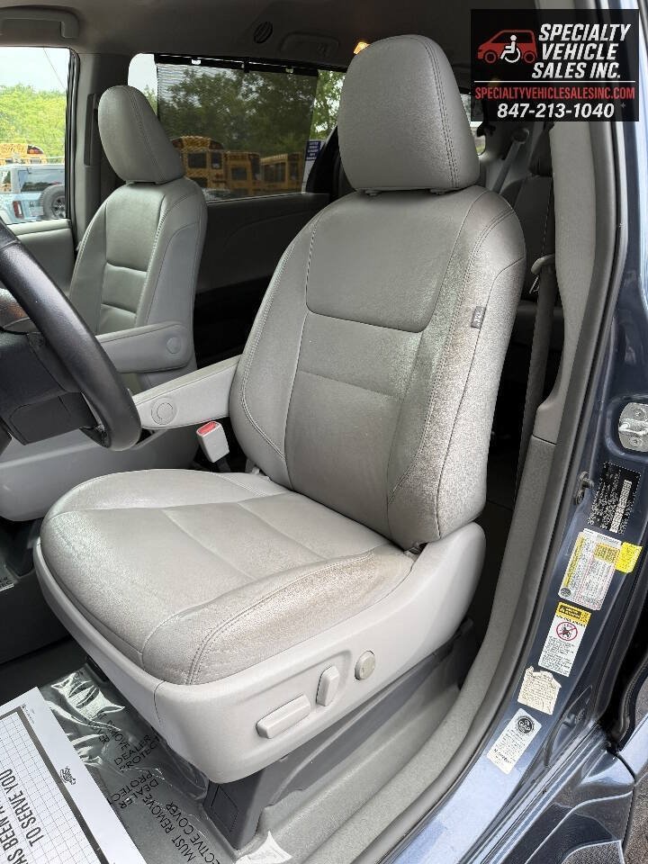 Used 2015 Toyota Sienna XLE FWD image 28