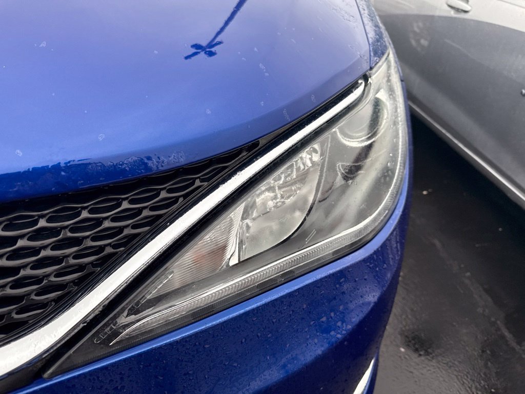 Used 2019 Chrysler Pacifica Touring-L w/ Tire & Wheel Group FWD image 8