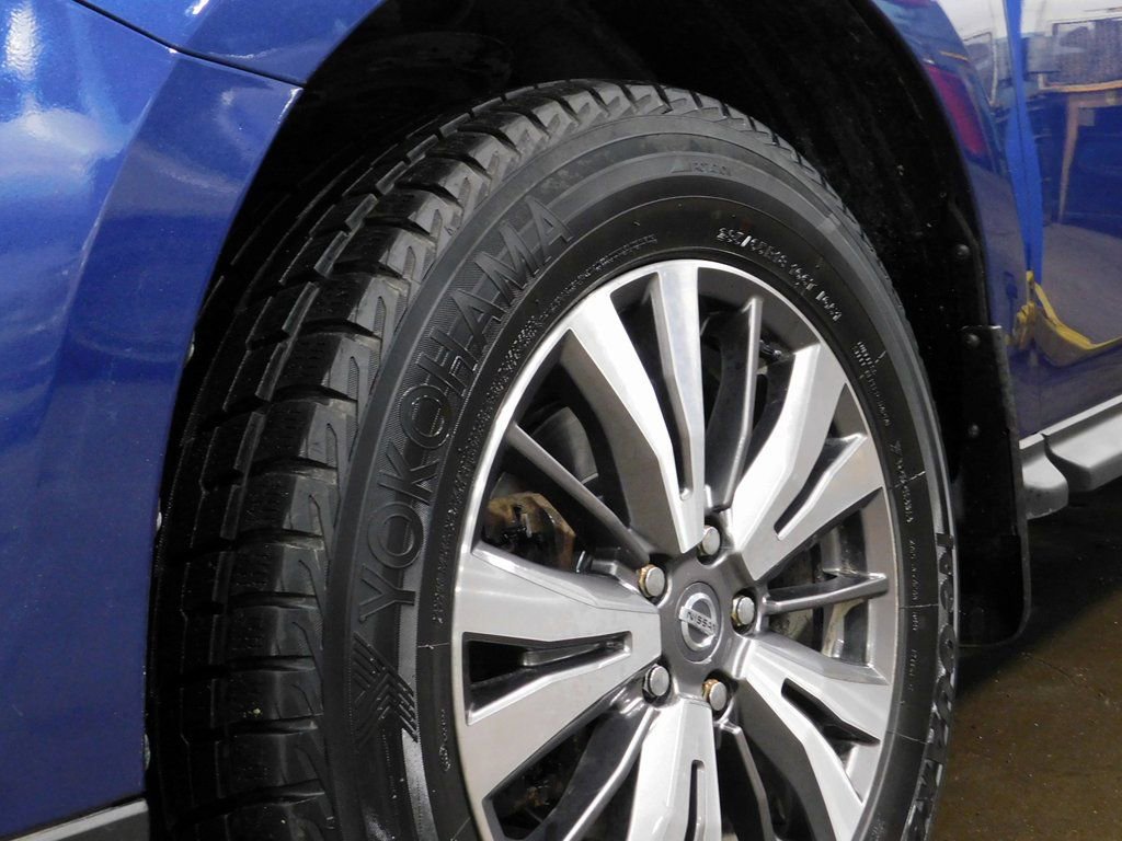 Used 2018 Nissan Pathfinder SV image 22