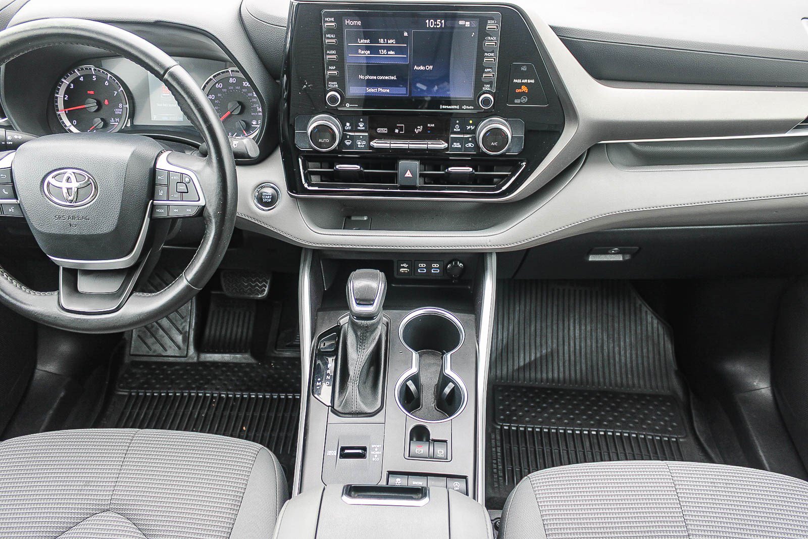 Used 2022 Toyota Highlander LE FWD image 13