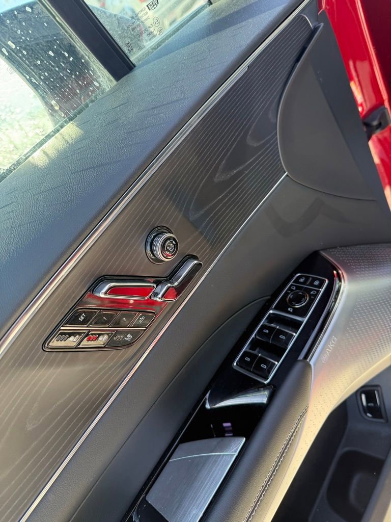 Certified 2024 Cadillac Lyriq Luxury image 25