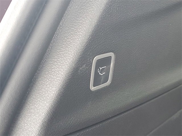 New 2026 Chrysler Pacifica Limited w/ Uconnect Theater Family Group image 9