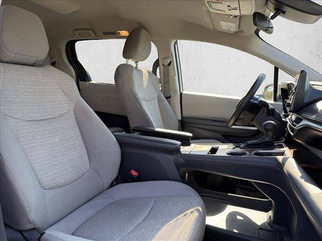 Certified 2022 Toyota Sienna LE FWD image 27
