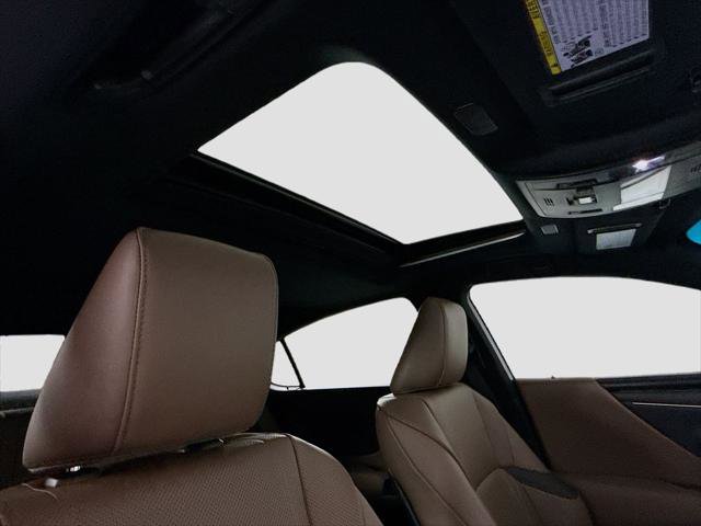 Certified 2023 Lexus ES 300h w/ Accessory Package (Z1) image 19