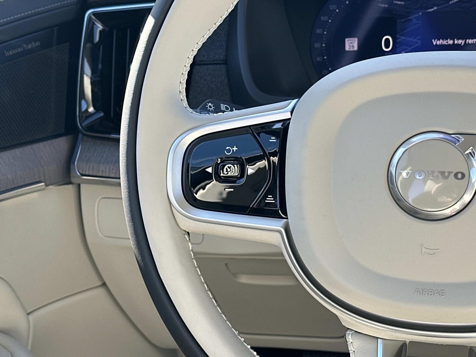 New 2026 Volvo XC90 B6 Ultra AWD/4WD image 8
