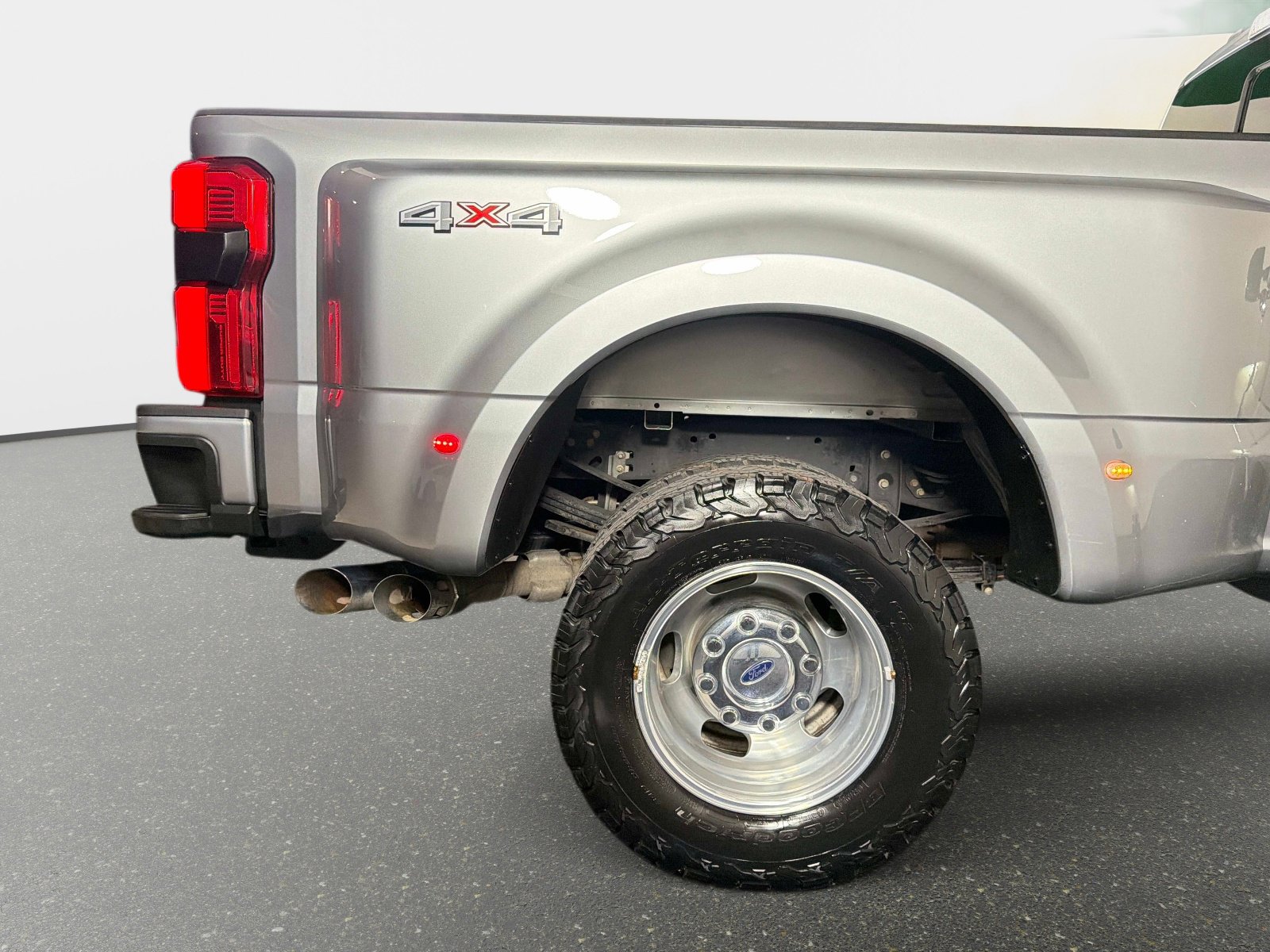 Used 2023 Ford F350 Platinum AWD/4WD image 22