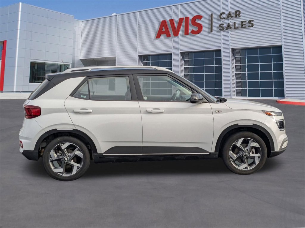 Used 2025 Hyundai Venue Limited image 7