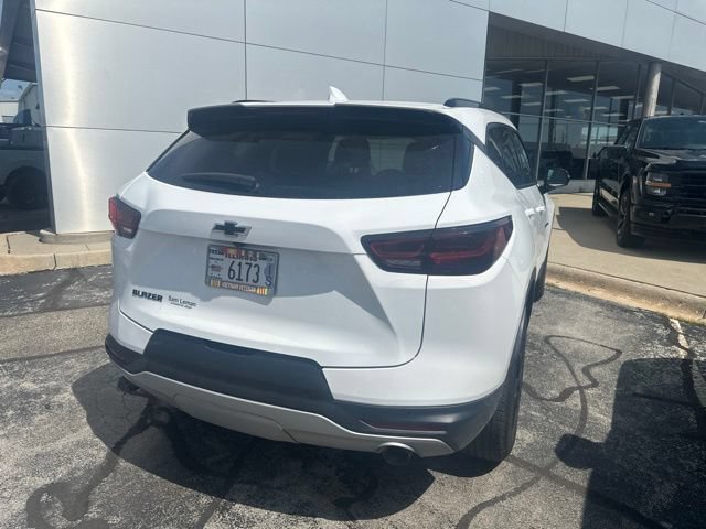 Used 2025 Chevrolet Blazer LT w/ Midnight/Sport Edition FWD image 4