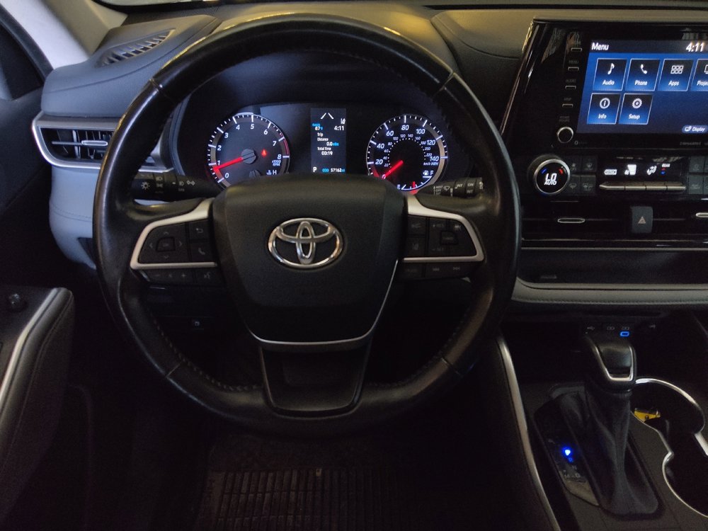 Used 2022 Toyota Highlander LE FWD image 22