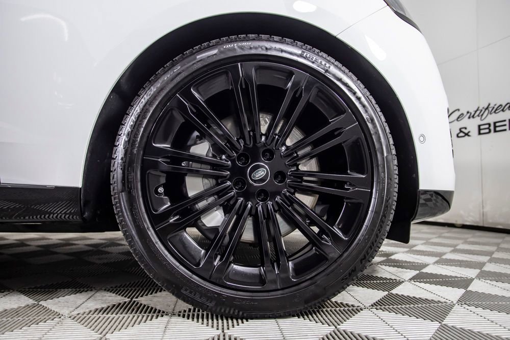 Used 2025 Land Rover Range Rover SE image 41