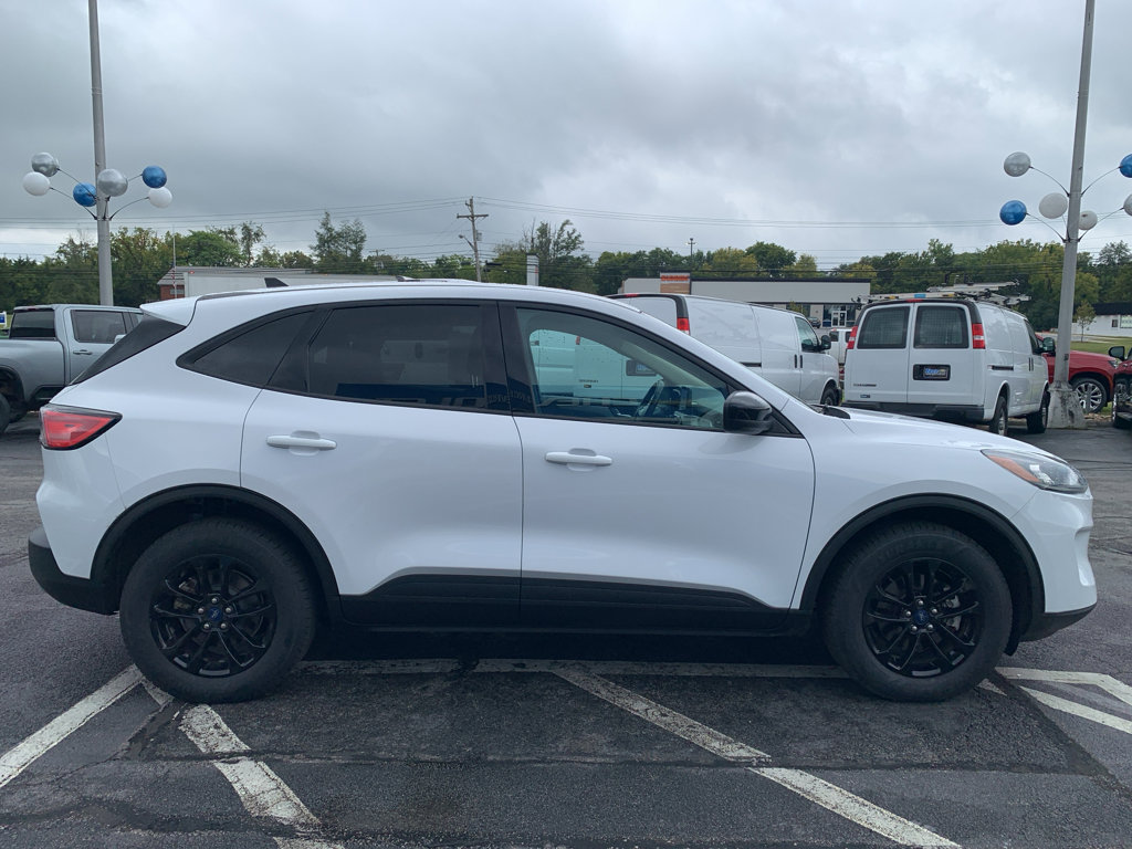 Used 2020 Ford Escape SE Sport image 3