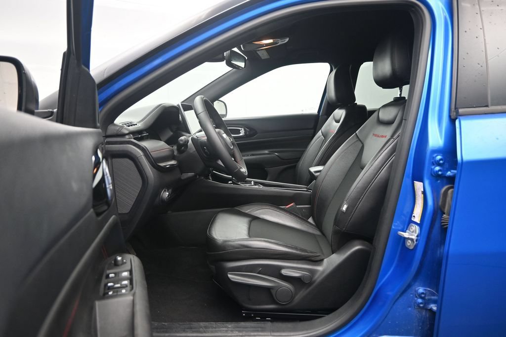 Used 2025 Jeep Compass Trailhawk AWD/4WD image 23