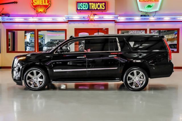 Used 2018 Cadillac Escalade ESV Premium Luxury AWD/4WD image 13