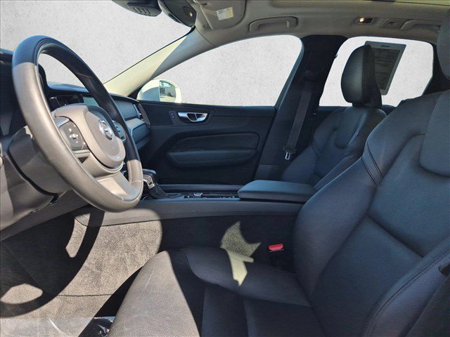 Used 2021 Volvo XC60 T5 Momentum w/ Premium Package FWD image 17