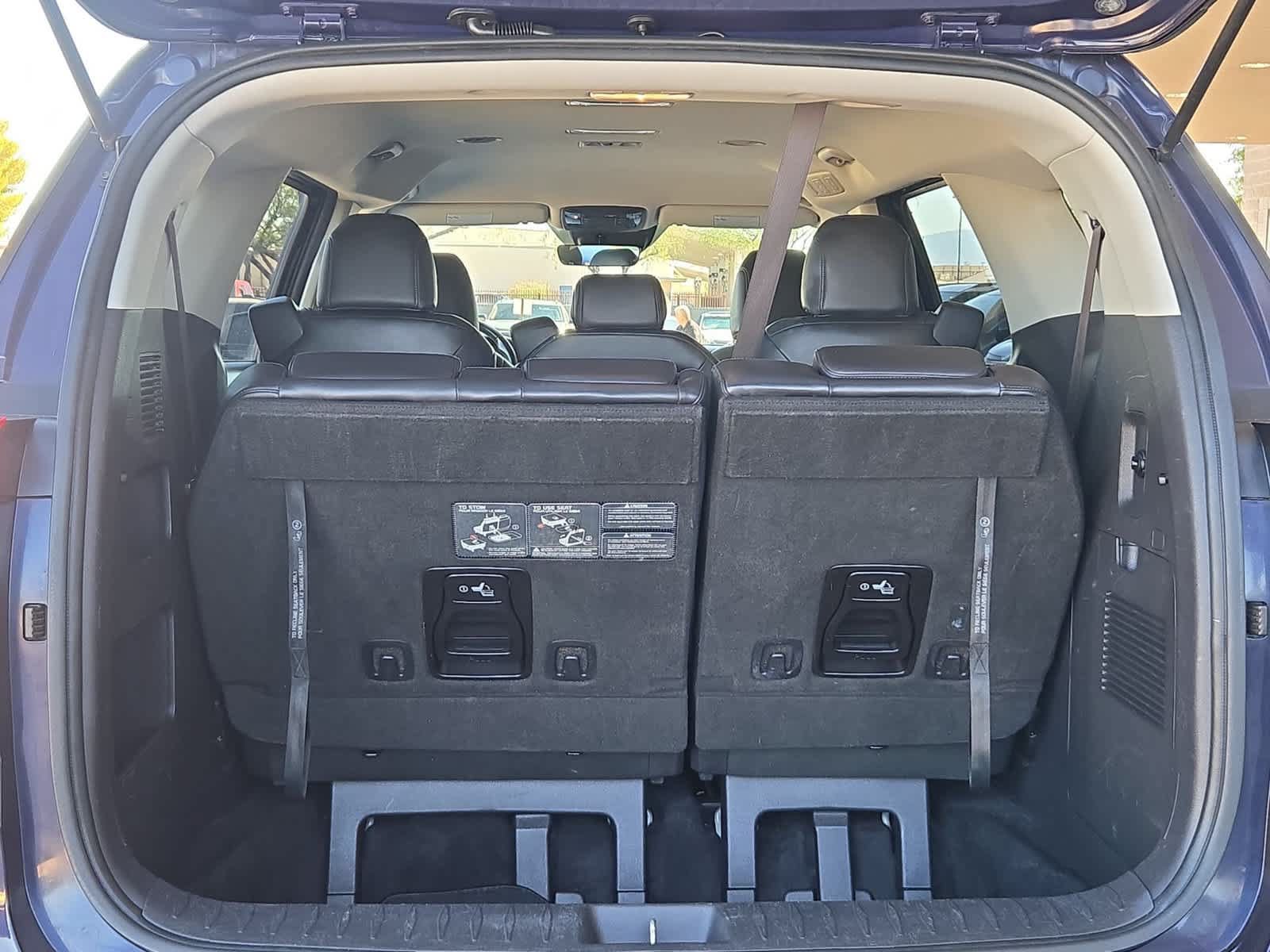 Used 2022 Kia Carnival LX FWD image 33