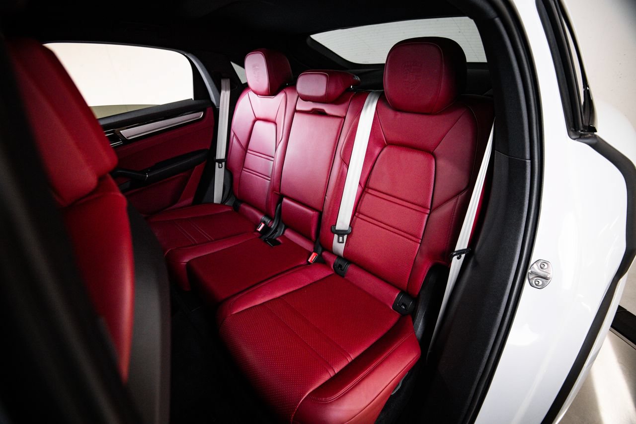 Certified 2023 Porsche Cayenne Platinum Edition AWD/4WD image 24
