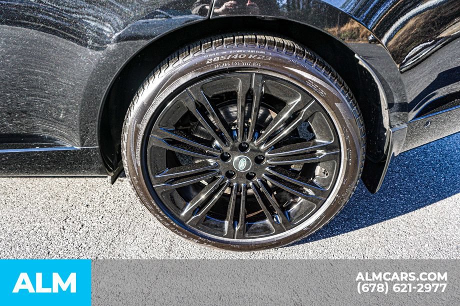 Used 2025 Land Rover Range Rover SE AWD/4WD image 17
