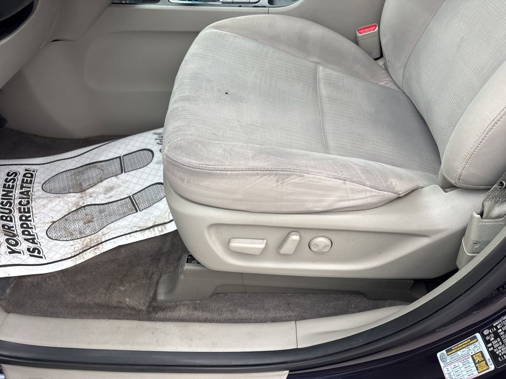 Used 2021 Kia Sedona LX image 28