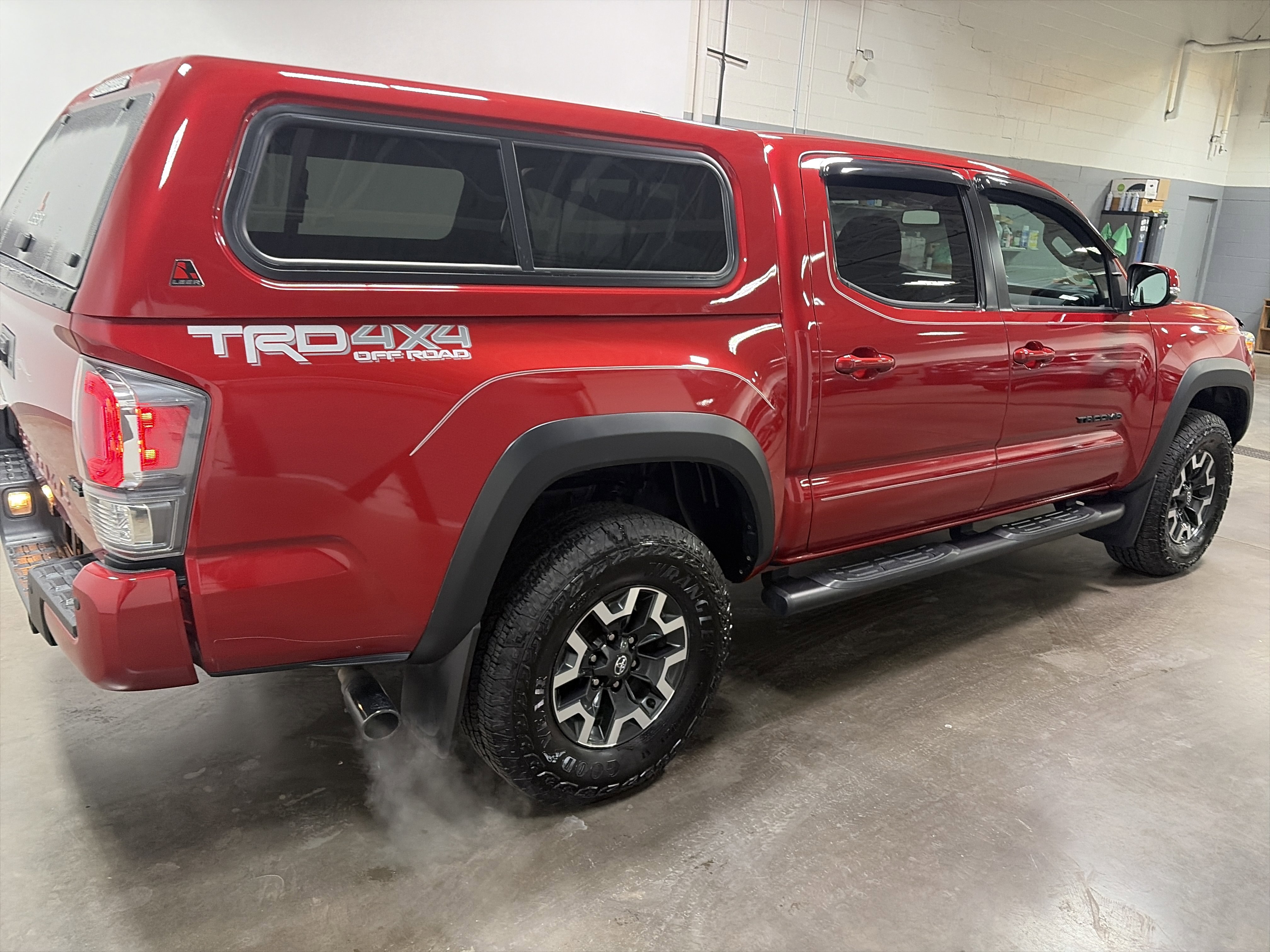 Used 2023 Toyota Tacoma TRD Off-Road w/ TRD Premium Off Road Package AWD/4WD image 3