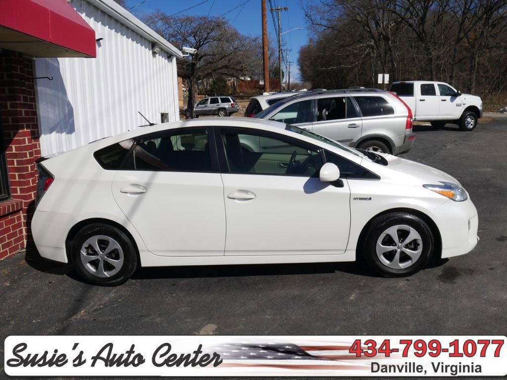 Used 2014 Toyota Prius Two FWD image 3