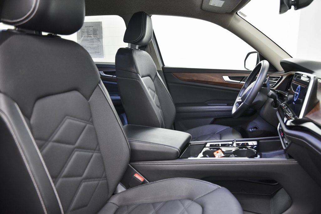 Used 2024 Volkswagen Atlas SE image 16