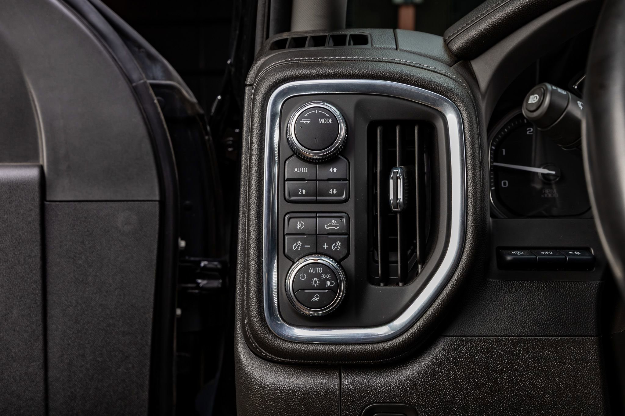 Used 2023 GMC Sierra 3500 Denali w/ Denali Black Diamond Edition image 21