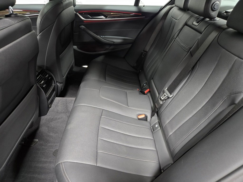 Used 2021 BMW 530e xDrive w/ M Sport Package image 33