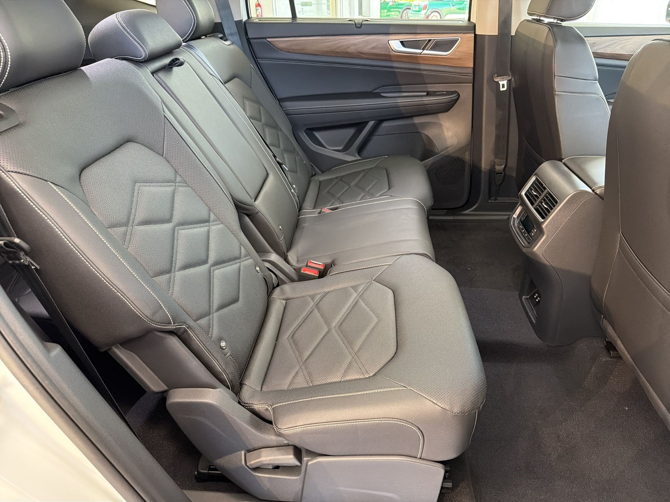 New 2026 Volkswagen Atlas SE FWD image 29