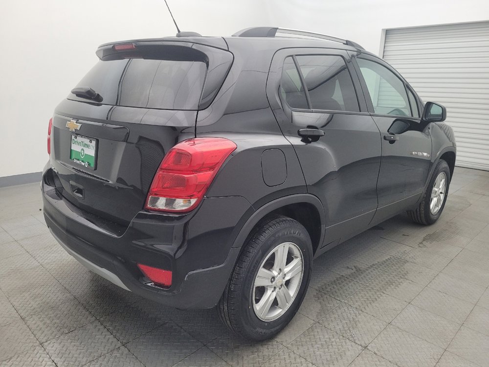 Used 2021 Chevrolet Trax LT w/ LT Convenience Package image 9