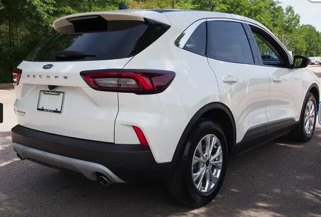 Used 2023 Ford Escape Active w/ Tech Pack #1 AWD/4WD image 7