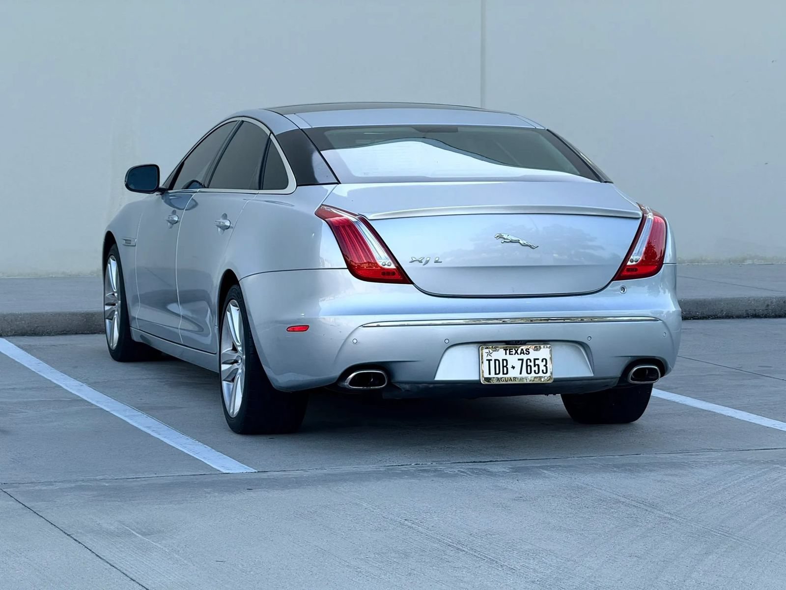 Used 2011 Jaguar XJ L RWD image 5