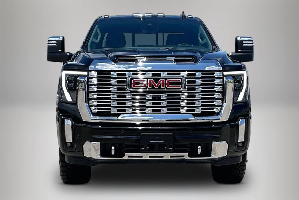 Used 2024 GMC Sierra 3500 Denali w/ Denali Reserve Package AWD/4WD image 3
