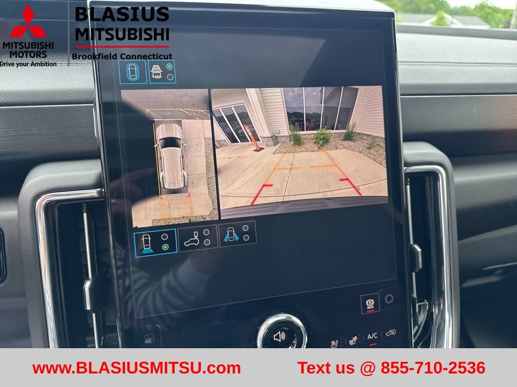Used 2026 GMC Yukon Denali w/ Sun & Power Step Package AWD/4WD image 32