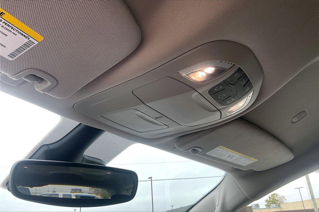 Used 2024 Chrysler Pacifica Touring-L image 25