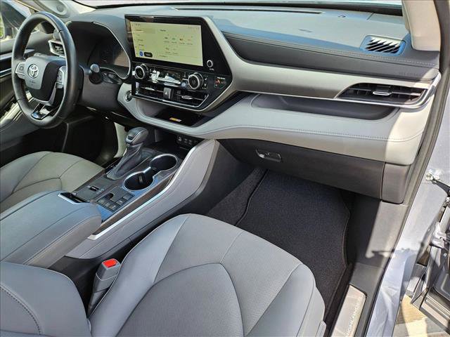 Used 2023 Toyota Highlander Limited FWD image 22