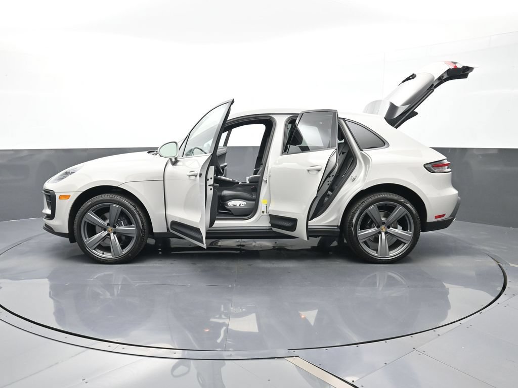 Certified 2026 Porsche Macan AWD/4WD image 30