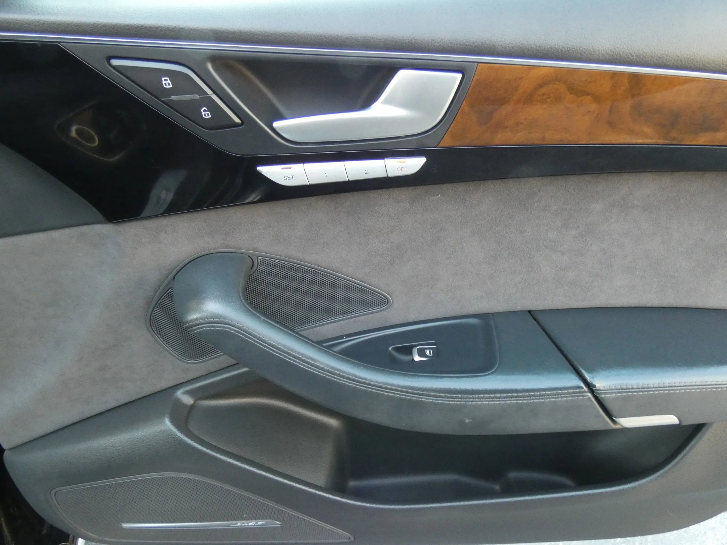 Used 2015 Audi A8 L 4.0T image 38