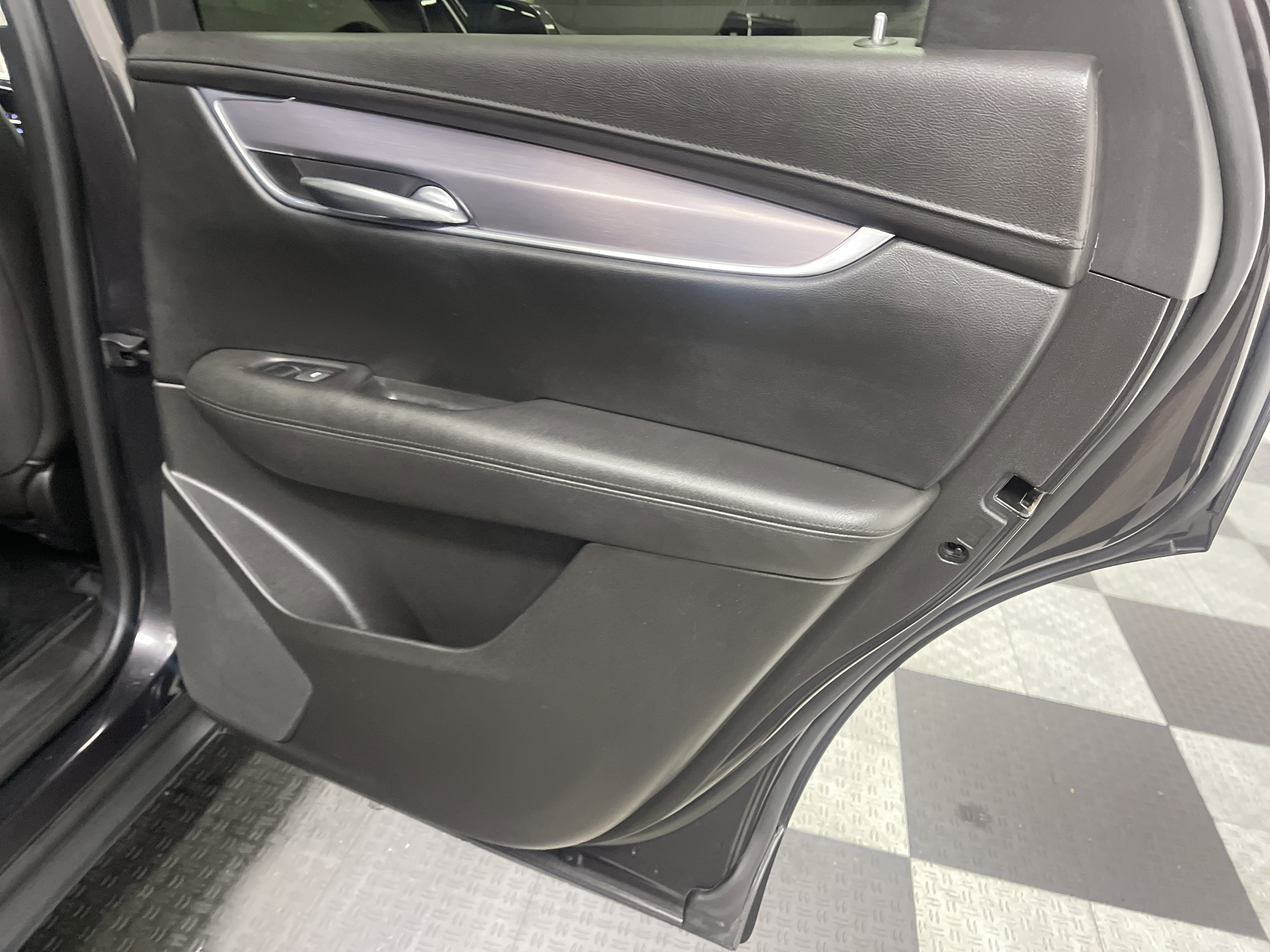 Used 2017 Cadillac XT5 Luxury w/ Driver Awareness Package image 19