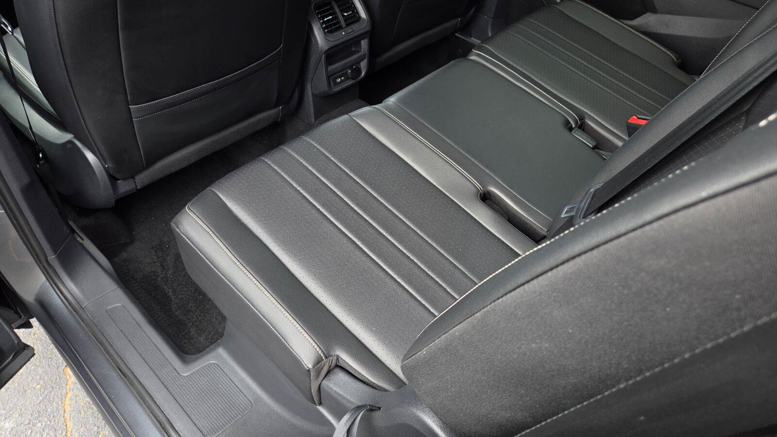 Certified 2023 Volkswagen Tiguan SE FWD image 41