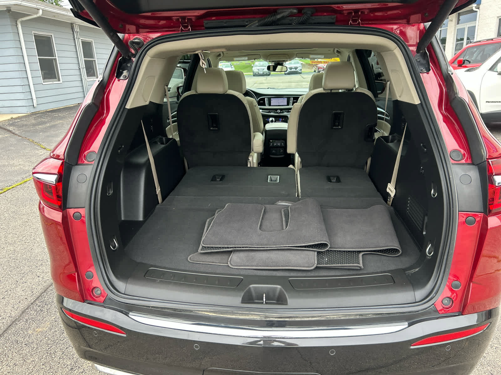 Used 2020 Buick Enclave Premium w/ Sun and Sites Package AWD/4WD image 31