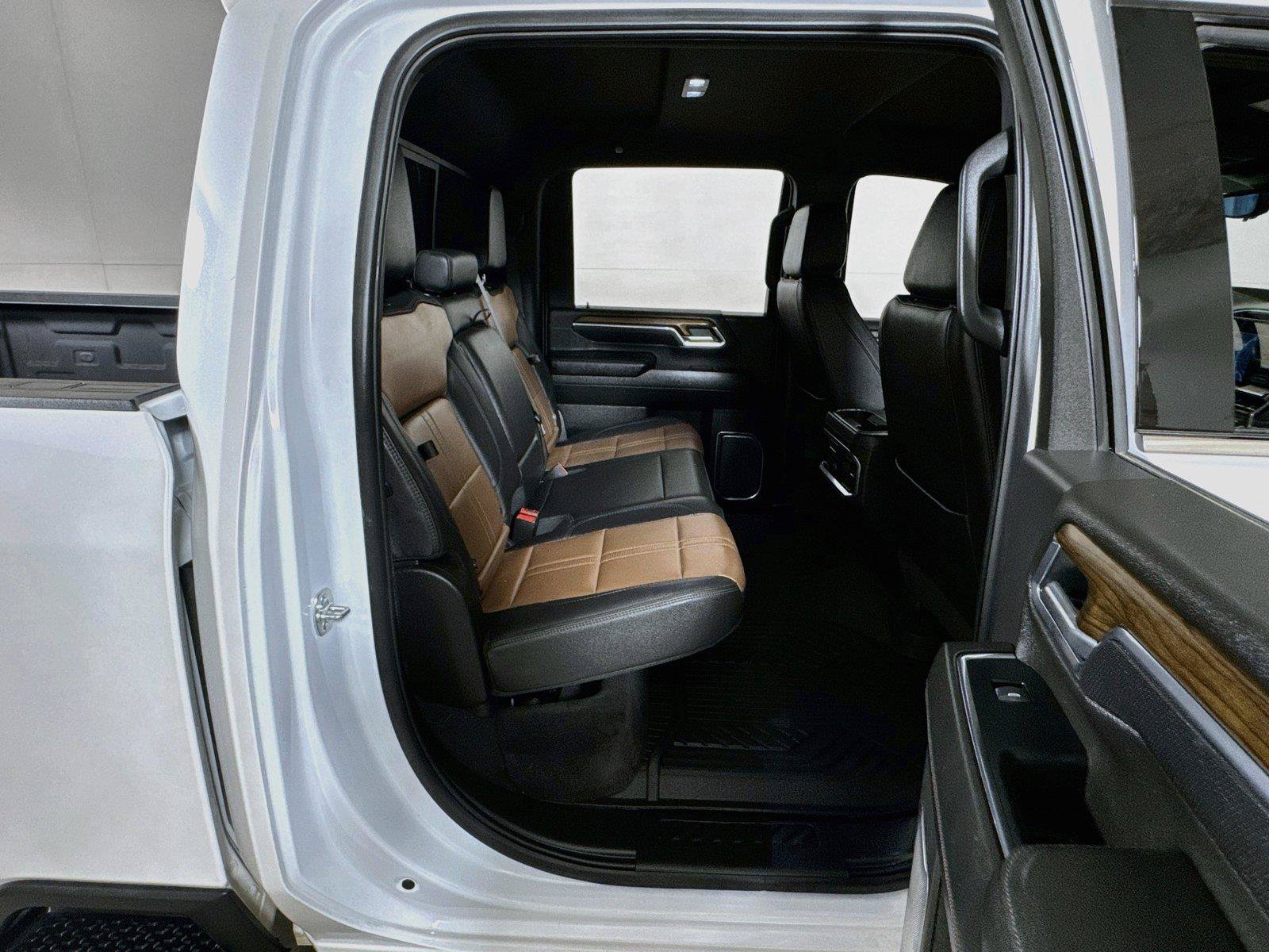 Certified 2025 Chevrolet Silverado 2500 High Country w/ Technology Package AWD/4WD image 26