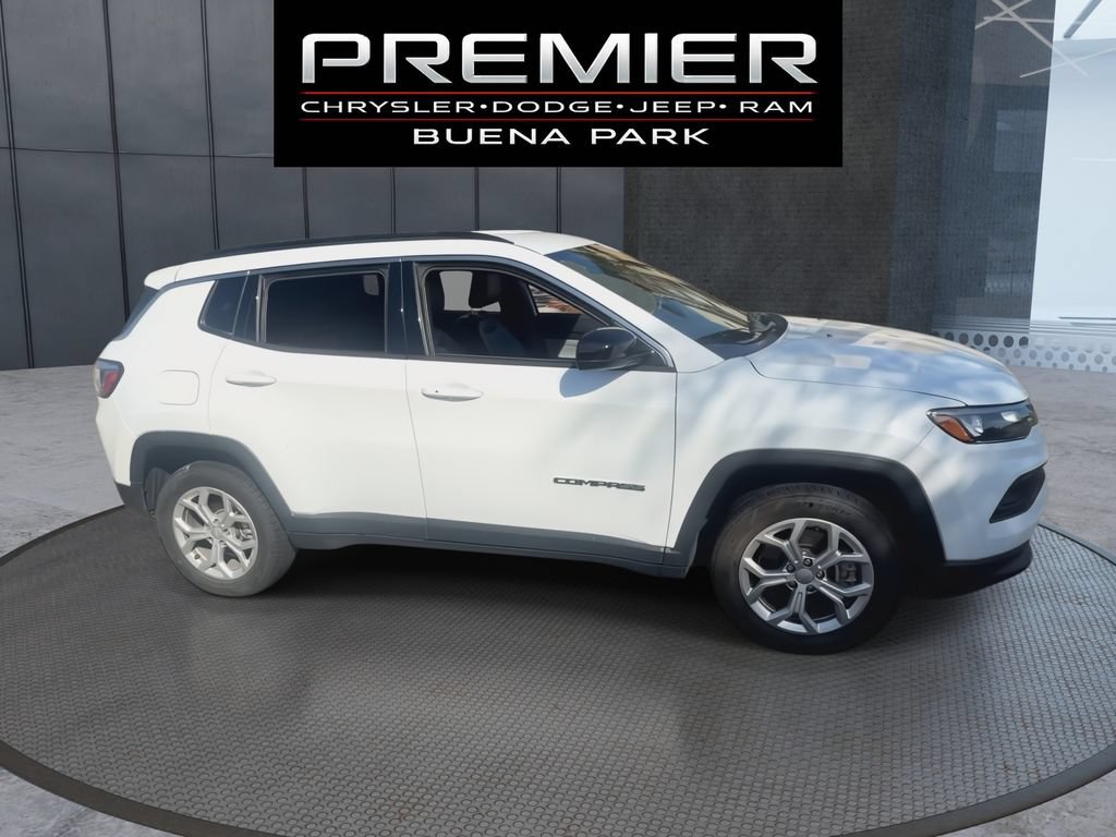 Used 2024 Jeep Compass Latitude AWD/4WD image 9