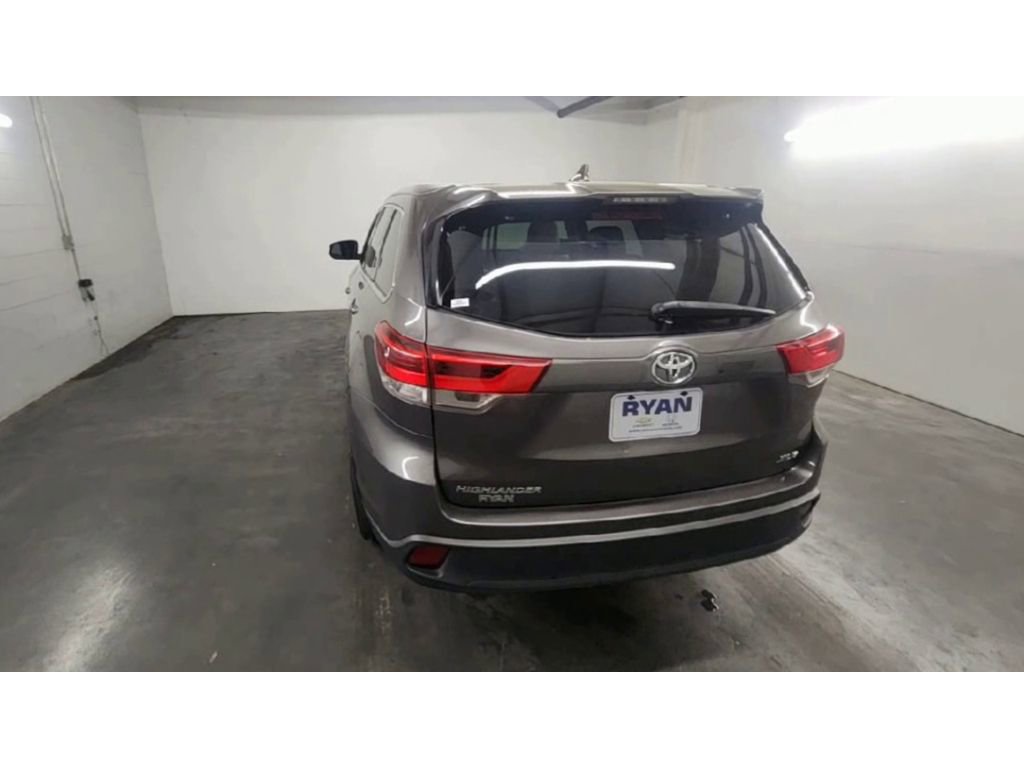 Used 2017 Toyota Highlander XLE image 7