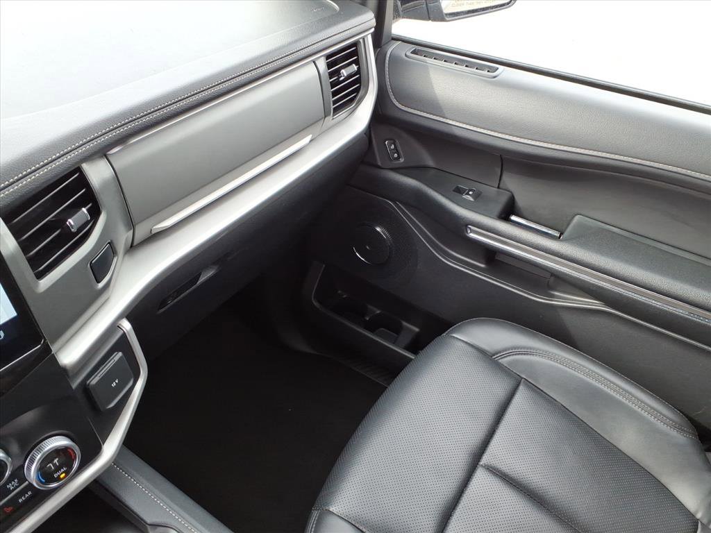 Used 2024 Ford Expedition XLT image 31