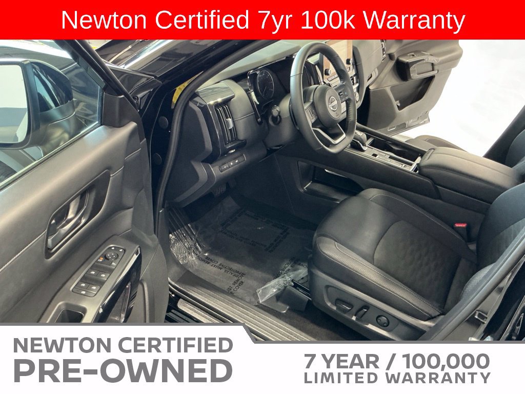 Used 2025 Nissan Pathfinder SV FWD image 6