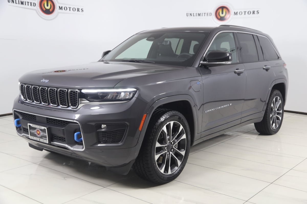 Used 2023 Jeep Grand Cherokee Overland w/ Luxury Tech Group IV AWD/4WD image 5