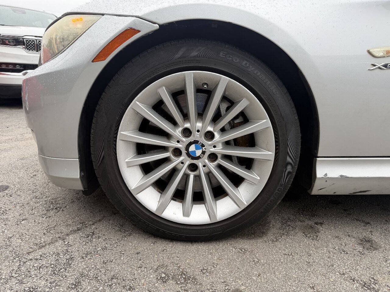 Used 2011 BMW 335i xDrive Sedan AWD/4WD image 11