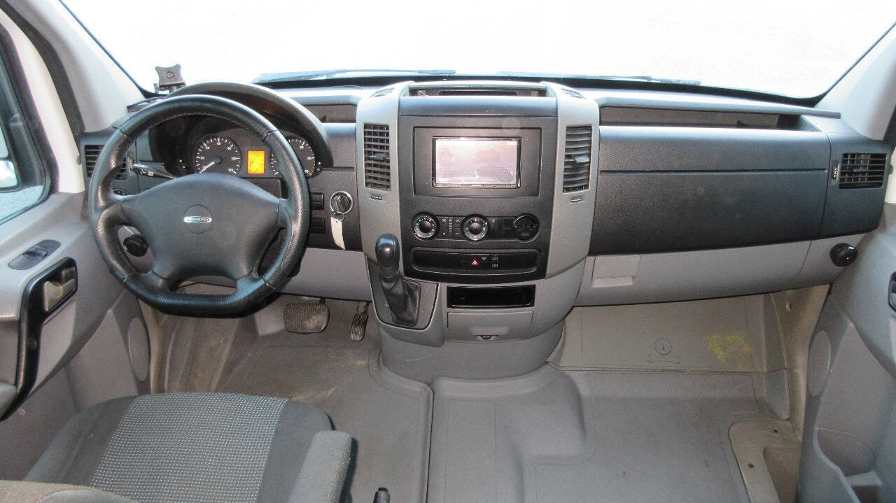 Used 2011 Freightliner Sprinter 2500 image 28