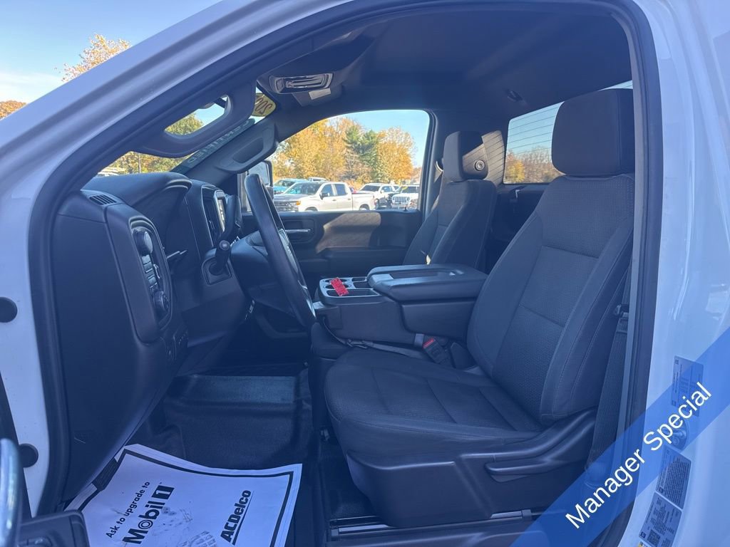 Used 2025 Chevrolet Silverado 3500 W/T image 17