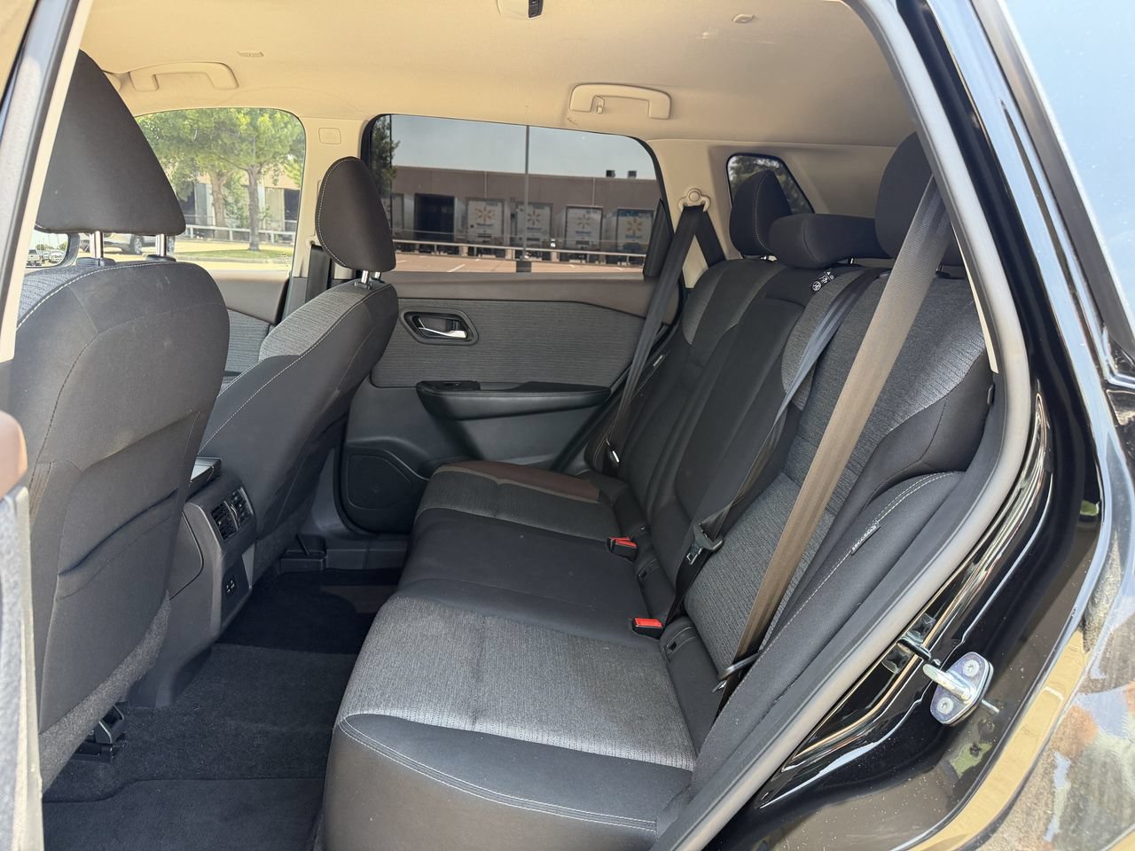 Used 2022 Nissan Rogue SV FWD image 26